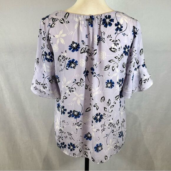 Ivanka Trump lavender white and blue floral short flutter sleeve top size small - Picture 4 of 8